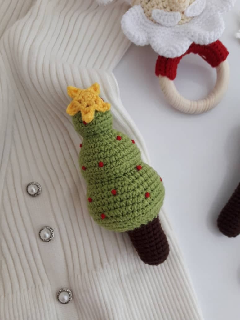 Rattle (Strait) - Christmas Tree