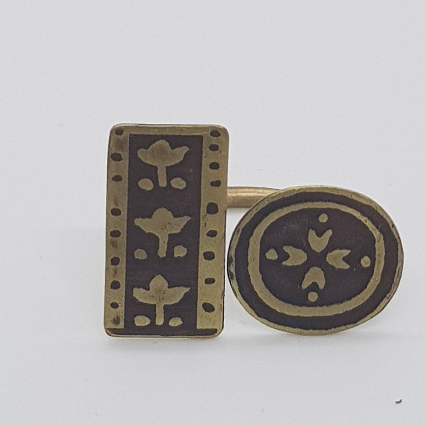 Jewellery - Ring - Bar and shield