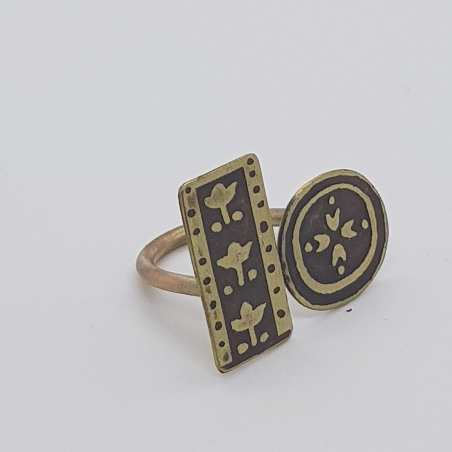 Jewellery - Ring - Bar and shield